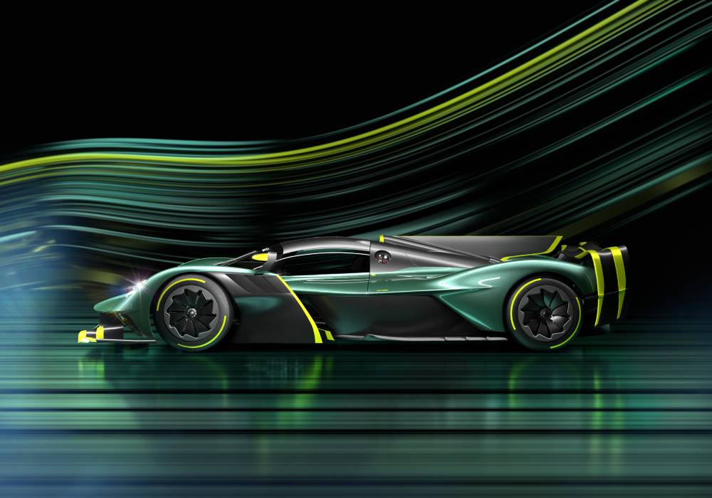 أستون مارتن فالكيري إيه إم آر برو تكسر الصورة النمطية للسيارات الخارقة صورة 5