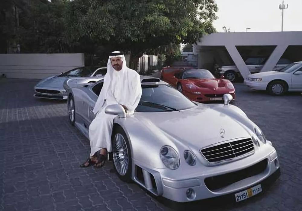 السيارة الخرقة مرسيدس CLK GTR