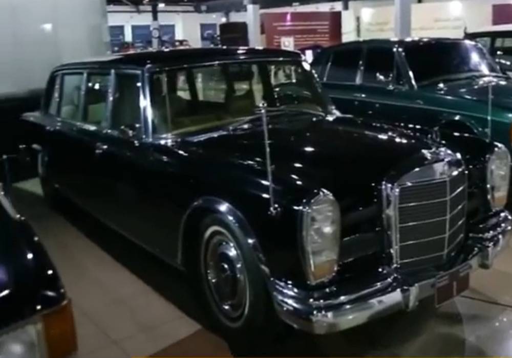 السيارة المحببة لحاكم الشارقة الموجودة بمتحف الشارقة للسيارات القديمة صورة 3