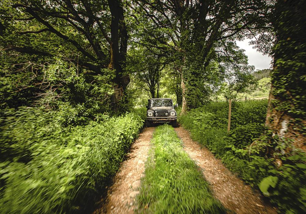 تعاون شركة INEOS Automotive ومنظمة HALO Trust في تطوير سيارة Grenadier ذات الدفع الرباعي صورة 4