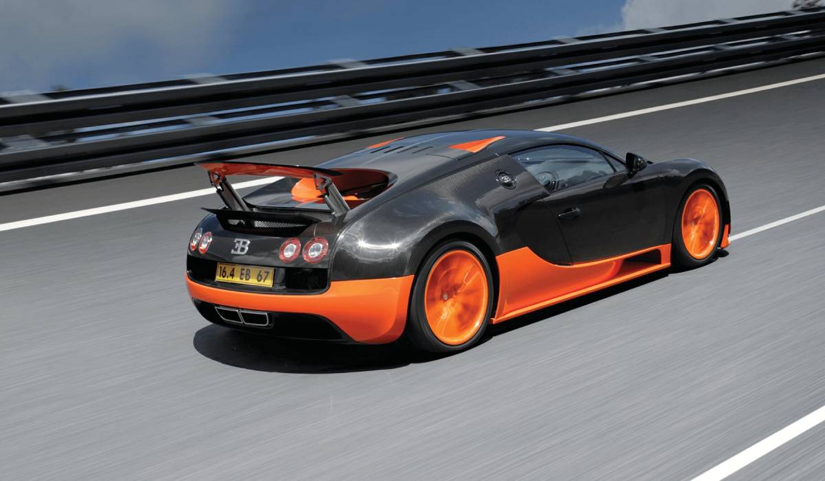 سيارة بوغاتي فيرون سوبر سبورت خرقة يملكها الشيخ سلطان بن حمدان آل نهيان صورة 5