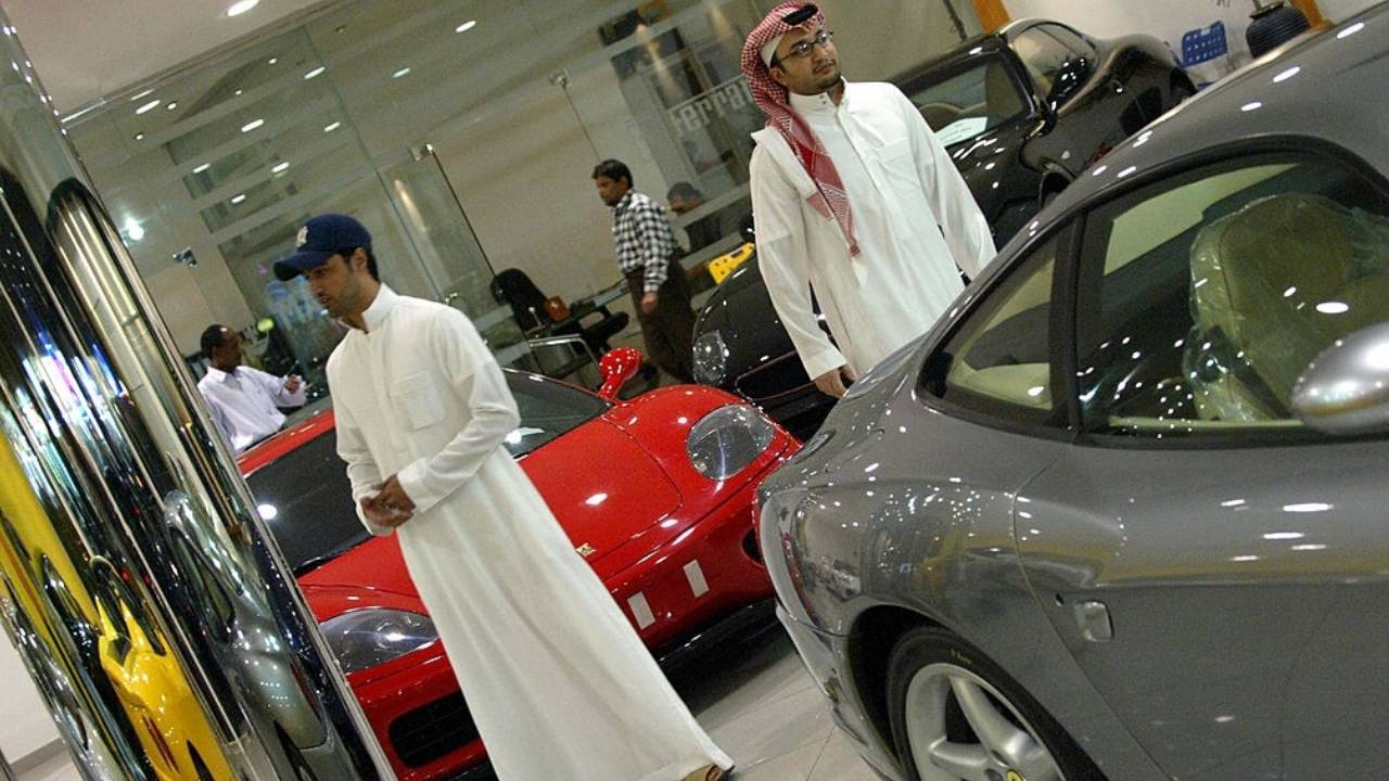 سيارة جديدة أم مستعملة