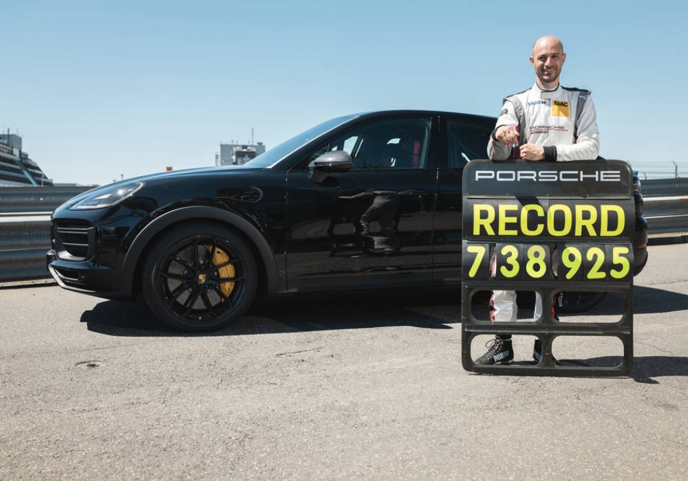 سيارة كايَن فائقة الأداء تحقق زمناً قياسياً جديداً على حلبة نوربورغرينغ نوردشلايفه صورة 2