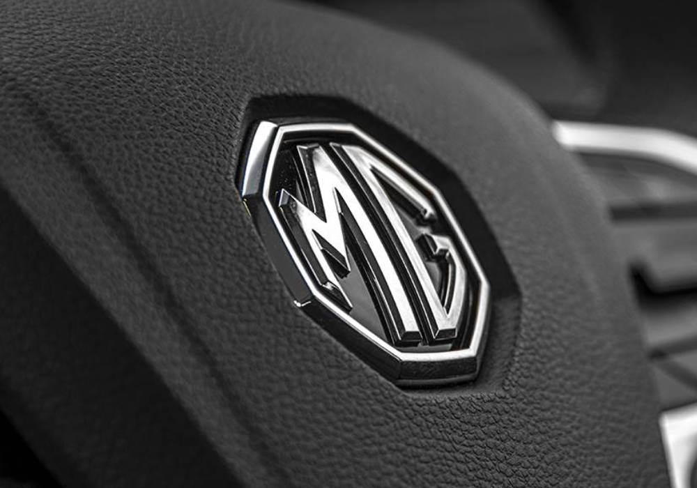 صورة توضيحية من اليسار إلى اليمين محمد يحيى، مشرف مبيعات، يوروستار - عمر... صورة 2