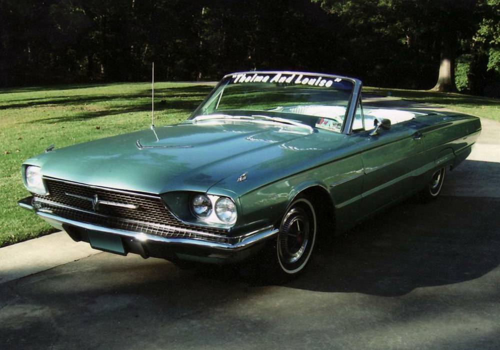 قصة صورة سيارة هوليودية كلاسيكية عرفت بإسم ثيلما ولويز ثاندربيرد 1966 صورة 4