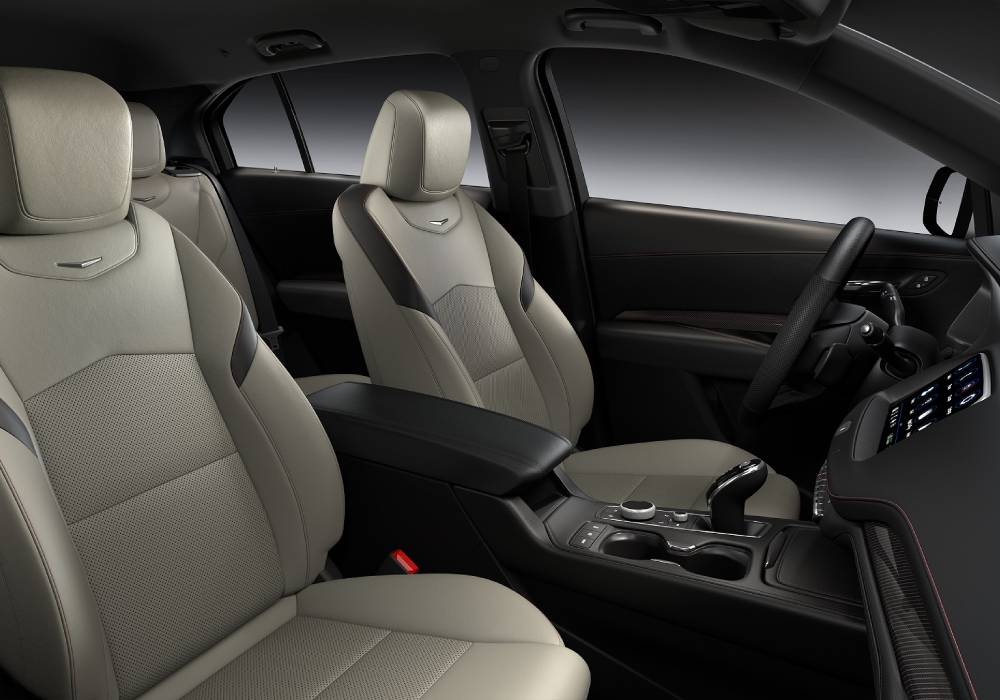 كاديلاك XT4 للعام 2021 المركبة المثالية للمهتمّين بالتقنيات الحديثة صورة 2