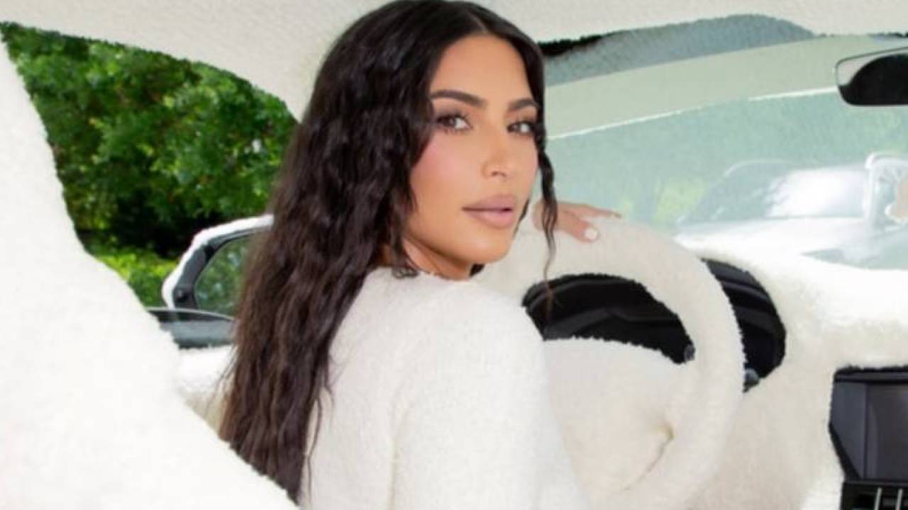 كيم داخل لامبورجيني الغريبة