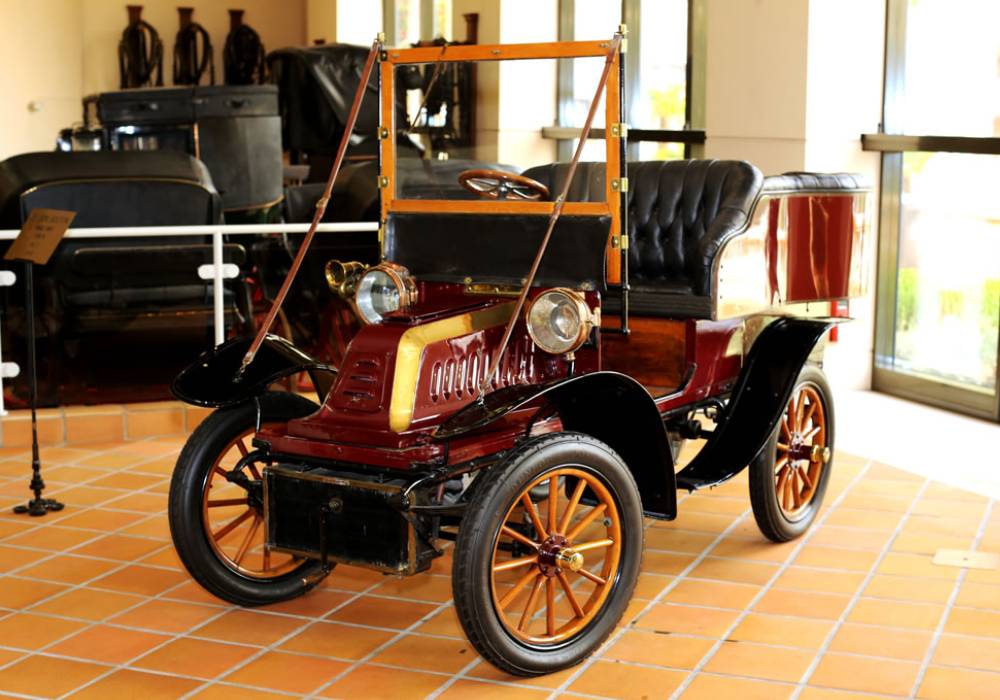 مجموعة سيارات ملكية عليك أن تدفع كي تستطيع مشاهدتها صورة 4