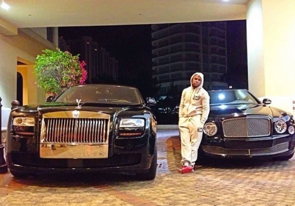 نزال العمالقة من يربح في حلبة السيارات بول لوغان أم فلويد مايويذر؟ صورة 4