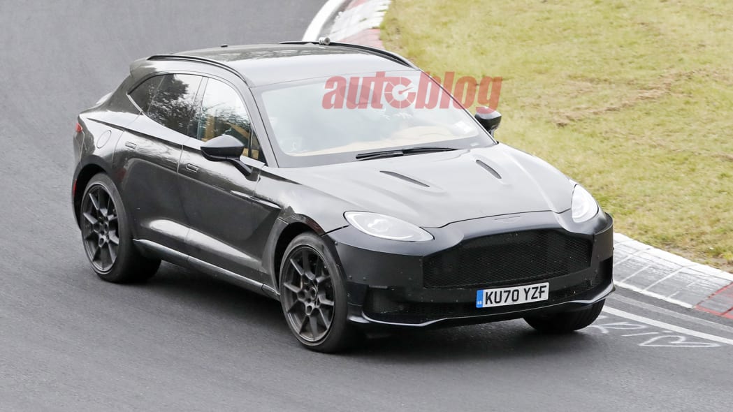 أستون مارتن دي بي أكس