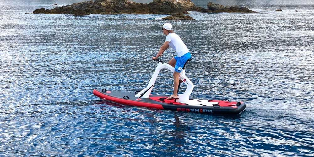  دراجة القرش الأحمر المائية