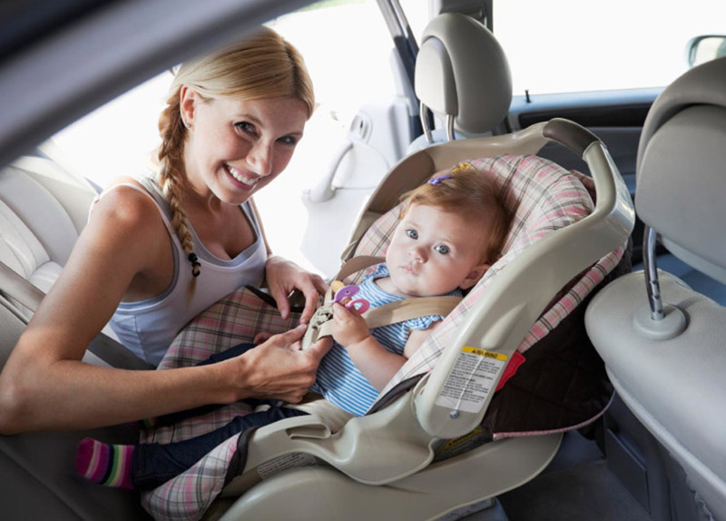 الأطفال في السيارة