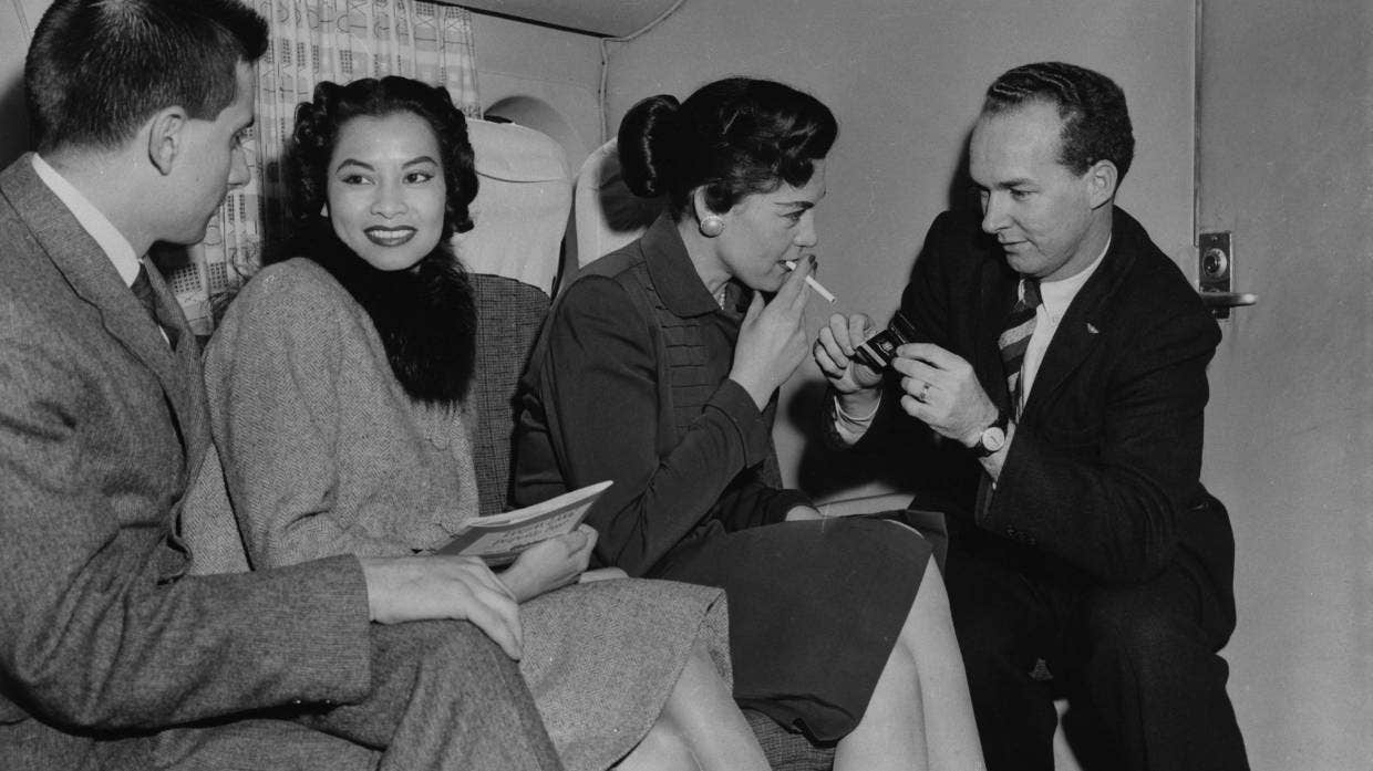 التدخين على الطائرة