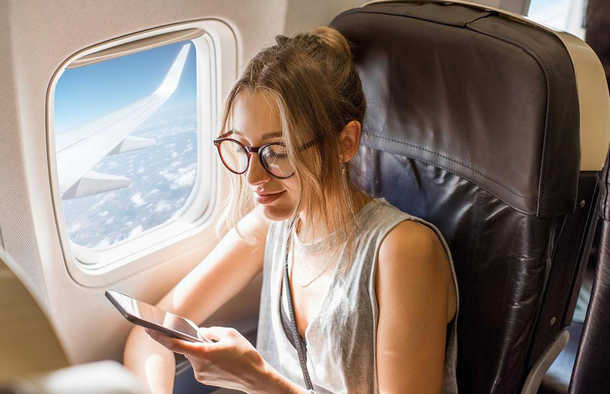 الهاتف على لطائرة