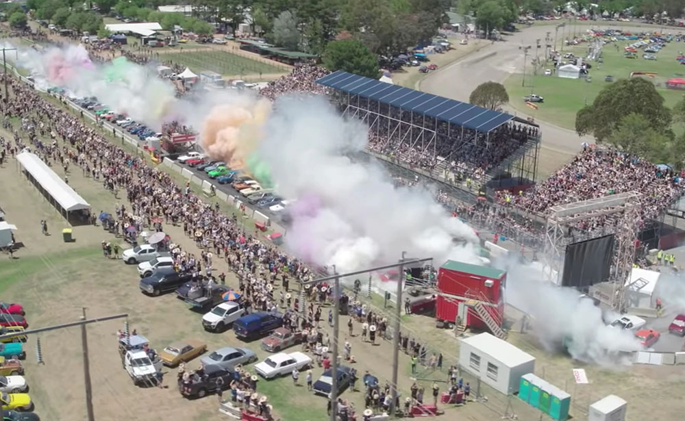 حرق إطارات السيارات