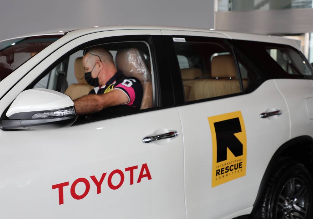 شركة تويوتا ومجتمع جميل تسلمان 8 مركبات تويوتا للجنة الإنقاذ الدولية في لبنان صورة 2