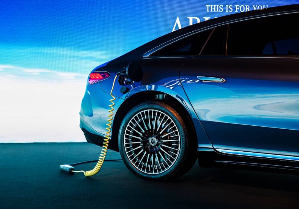 صورة 2 - النموذج التجريبي لسيارة EQS