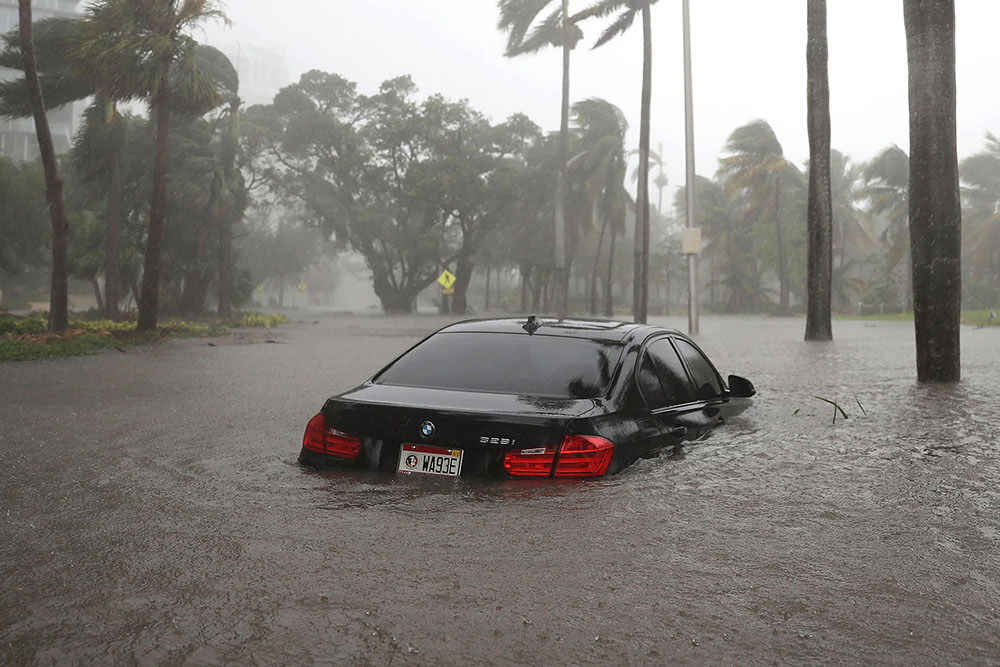 غرق السيارة