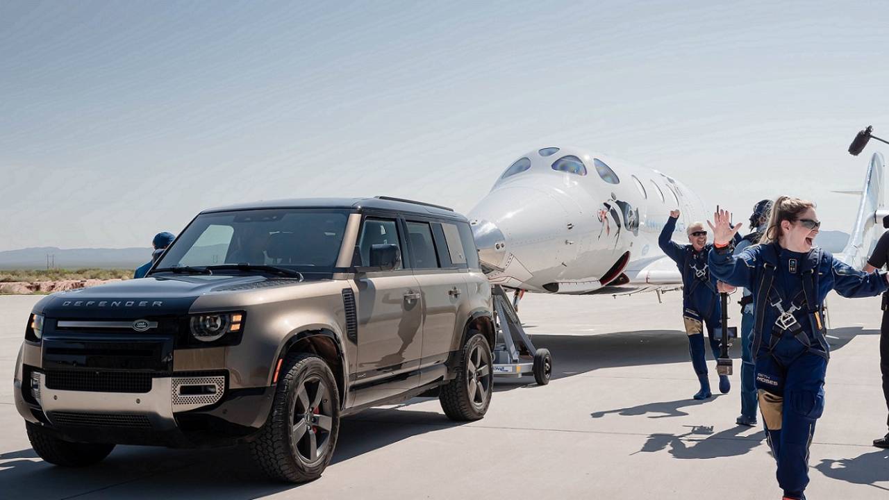 لاند روفر في مهمة برانسون