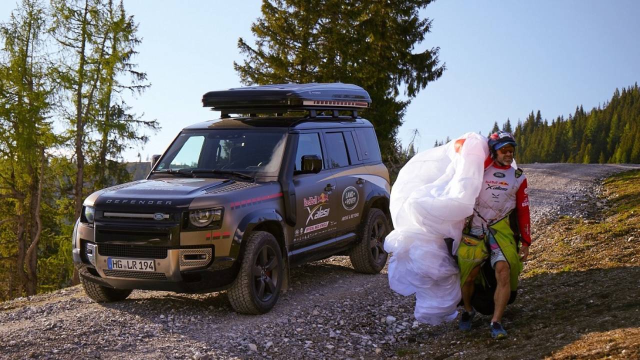 لاند روفر والمظلي