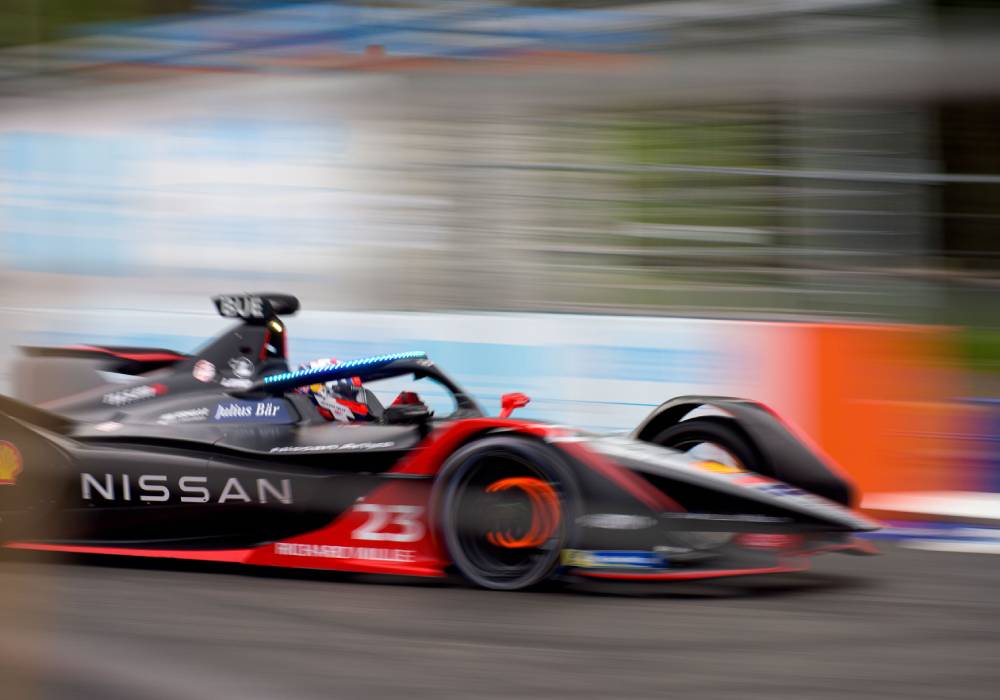 نيسان تطلق برنامج تطوير وظائف الدماغ لتعزيز أداء سائقي السباقات صورة 2