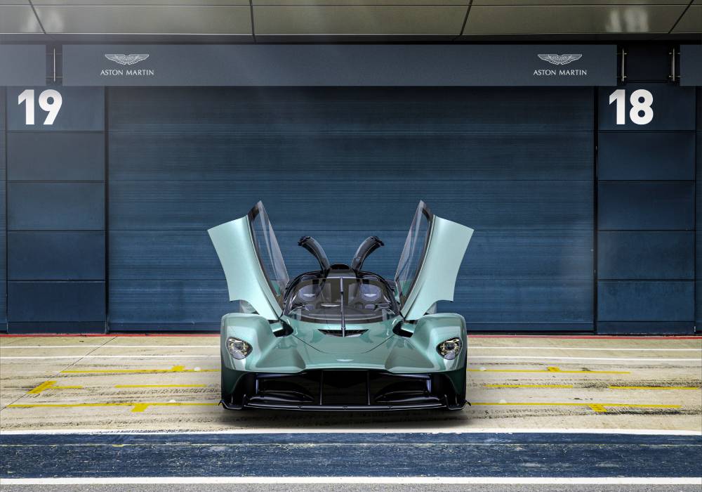 أستون مارتن تكشف عن سيارة فالكيري سبايدر التي تقدم تجربة استثنائية تحاكي أداء سيارات الفورمولا 1 صورة 3