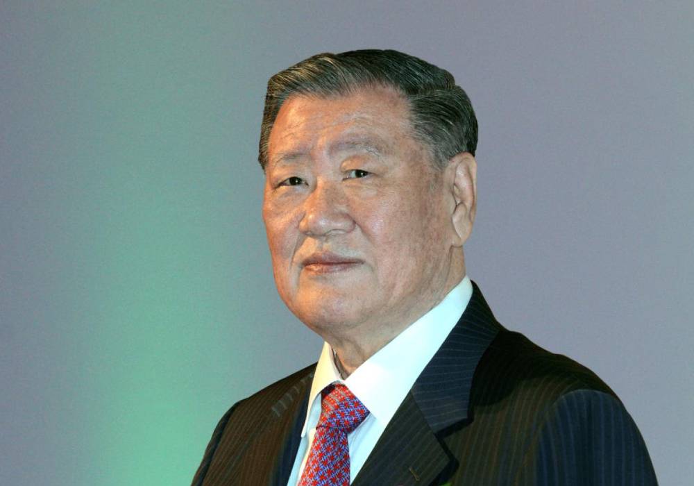 إدراج الرئيس الفخري لمجموعة هيونداي موتور في قاعة مشاهير السيارات صورة 2