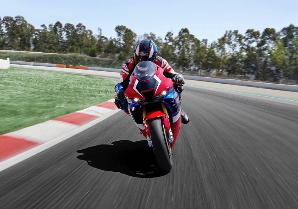 المشروعات التجارية هوندا ترعى مهرجان دبي السينمائي للدراجات النارية الأول في الإمارات صورة 2