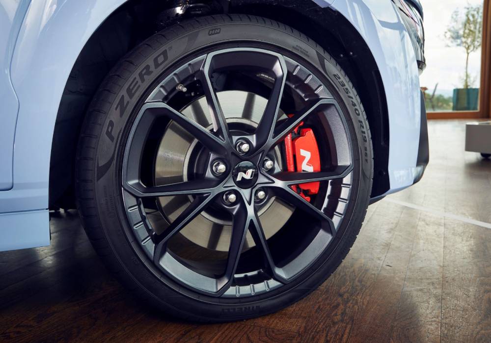 بيريللي تطرح إطارا جديدا من نوع بي زيرو صورة 3