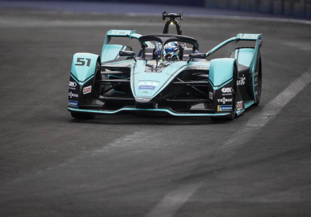 خمس سنوات وأكثر جاكوار للسباقات يؤكد استمرار ميتش إيفانز مع الفريق صورة 2