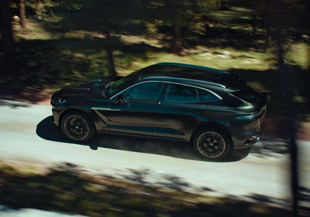 سيارة دي بي إكس من أستون مارتن تستحوذ على بطولة فيلم سينمائي جديد صورة 3