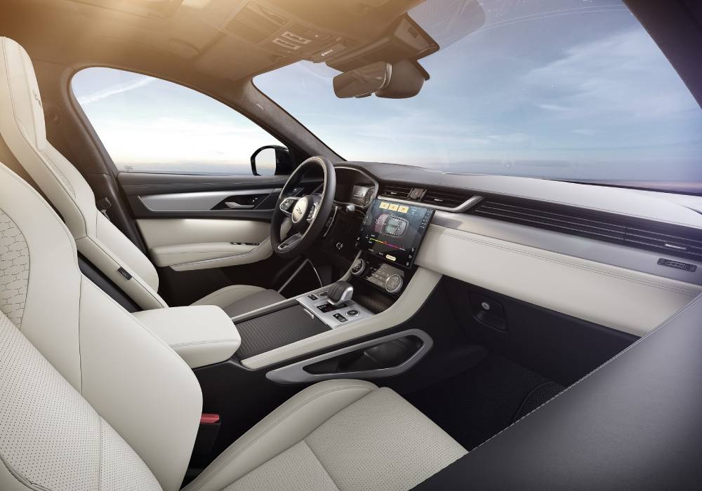 طرح طراز جديد من سيارة جاكوار اف بايس وتحسين ميزاتها التكنولوجية صورة 3