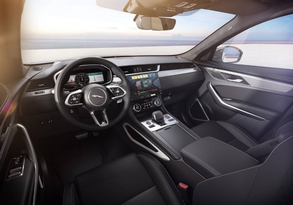 طرح طراز جديد من سيارة جاكوار اف بايس وتحسين ميزاتها التكنولوجية صورة 4