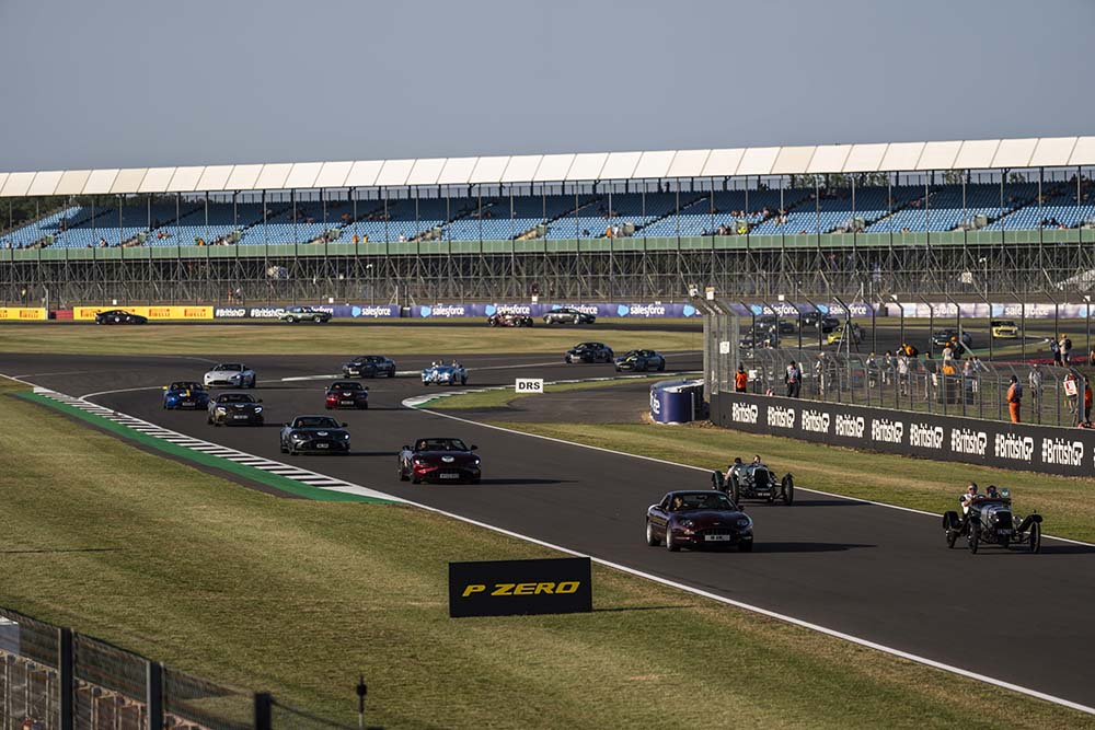 أستون مارتن