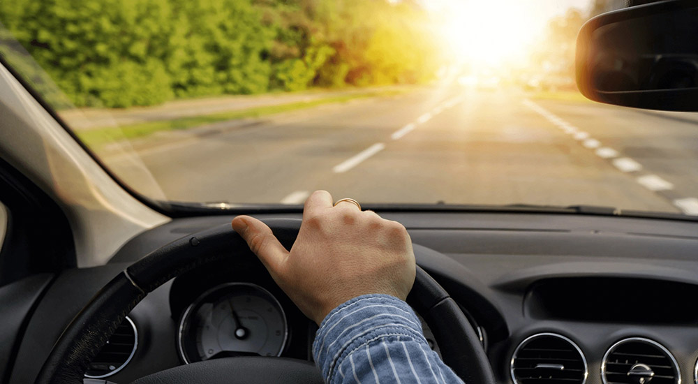 القيادة تحت أشعة الشمس