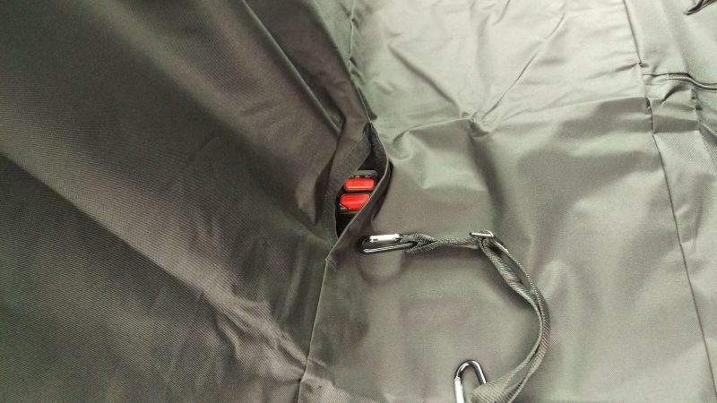 نقل الحيوانات الأليفة في السيارة