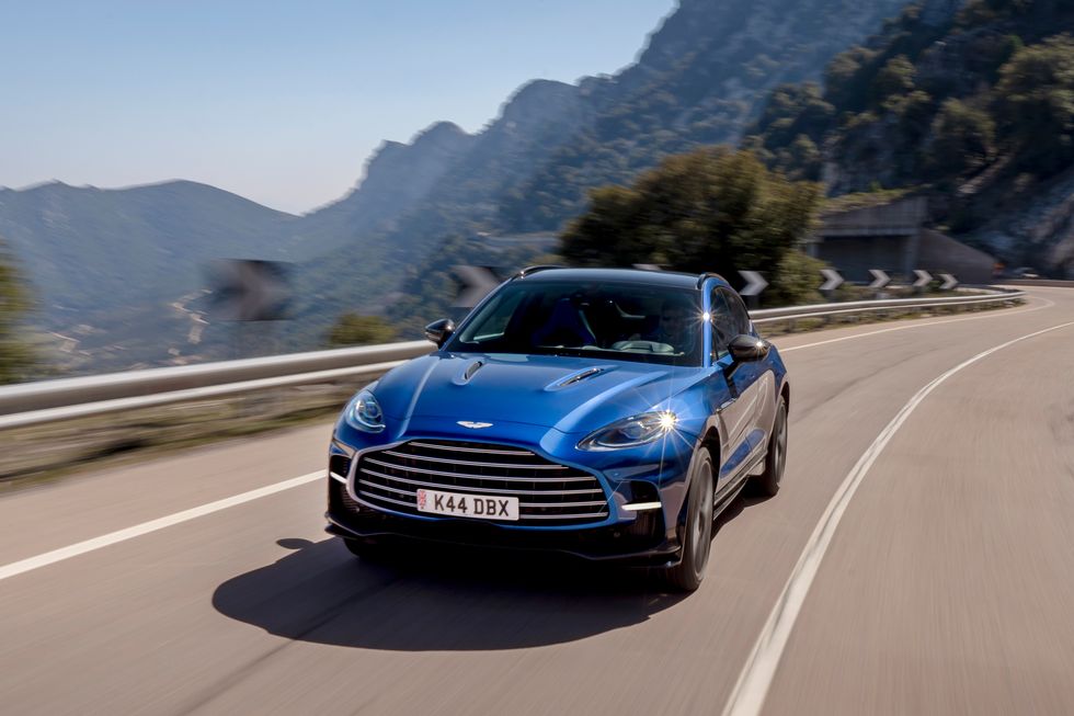 أستون مارتن دي بي أكس 707 موديل 2023