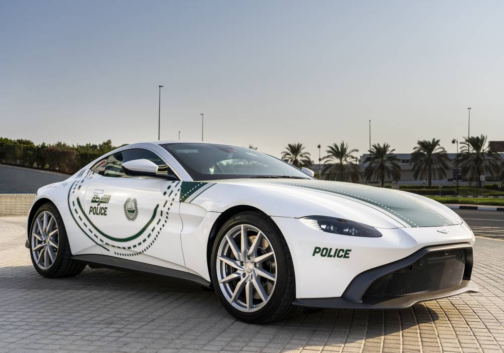 استون مارتن فانتاج تنضم إلى اسطول سيارات شرطة دبي صورة 2