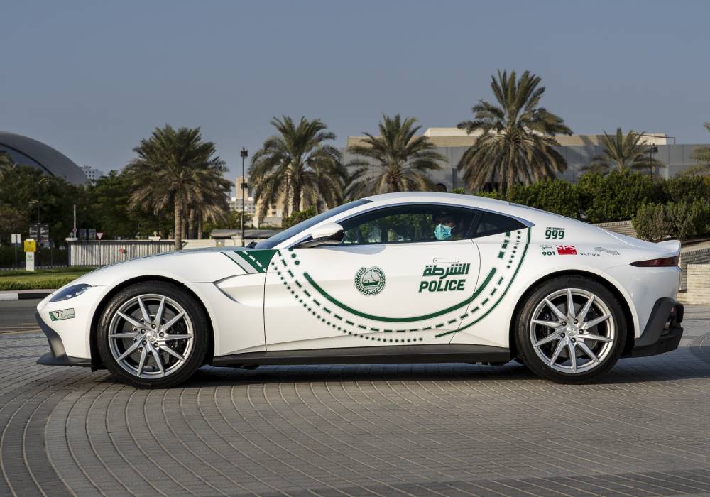استون مارتن فانتاج تنضم إلى اسطول سيارات شرطة دبي صورة 4