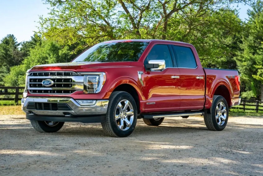 فورد F-150 هجينة 2023