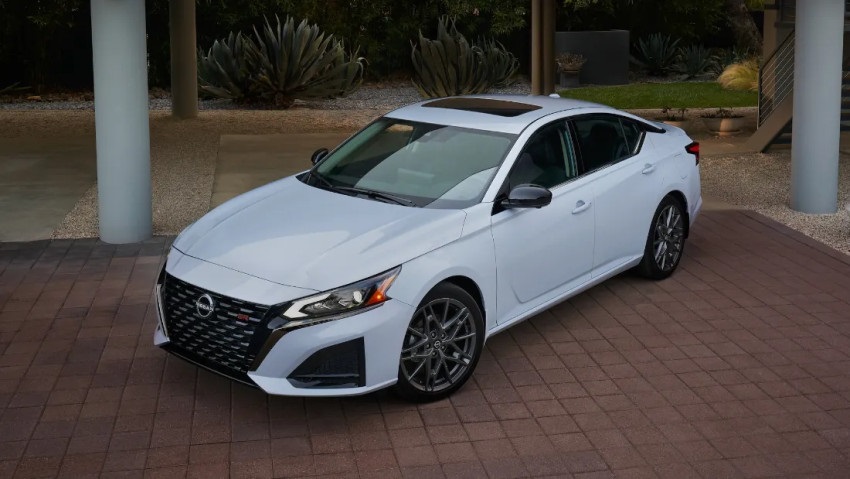  نيسان ألتيما