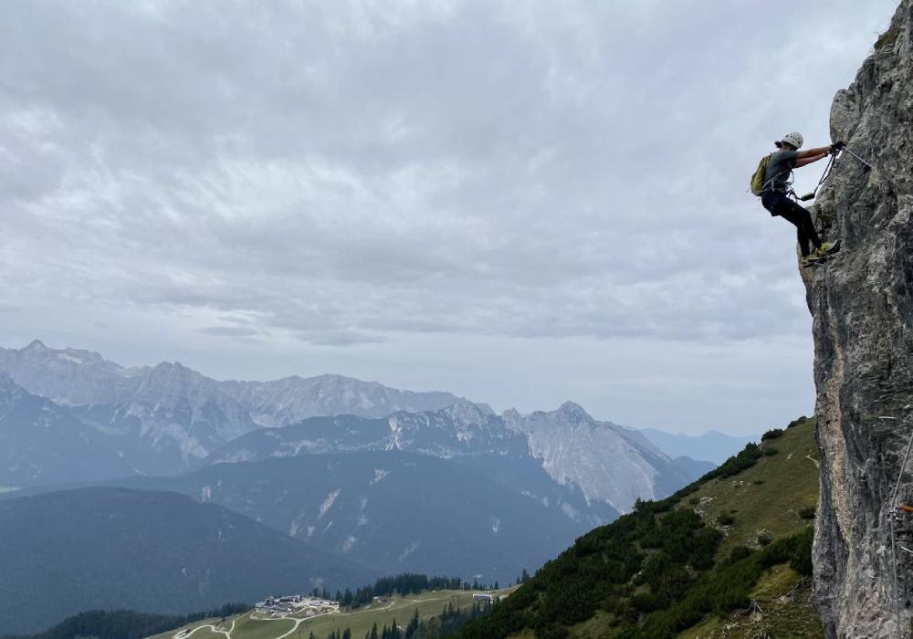 السائقة السعودية ريما الجفالي تشعر بتطور مستواها بعد المعسكر التدريبي المكثف في النمسا صورة 2