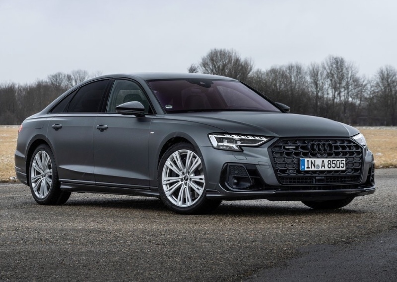 أودي A8 القياسية