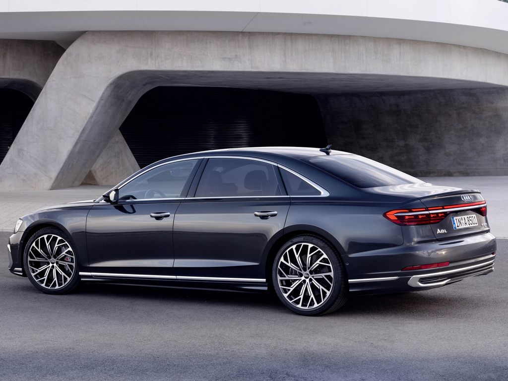 أودي A8 النسخة المطولة