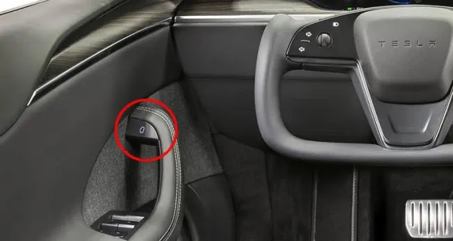 باب السيارة