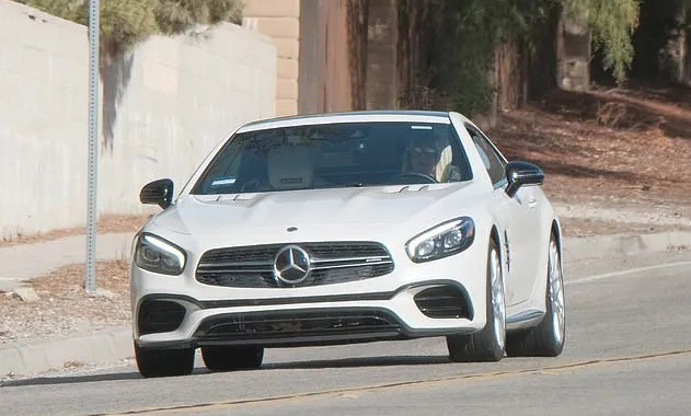 نفاذ سيارة بريتني سبيرز من الوقود