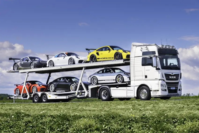 الشاحنة التي تحمل 6 بورشه