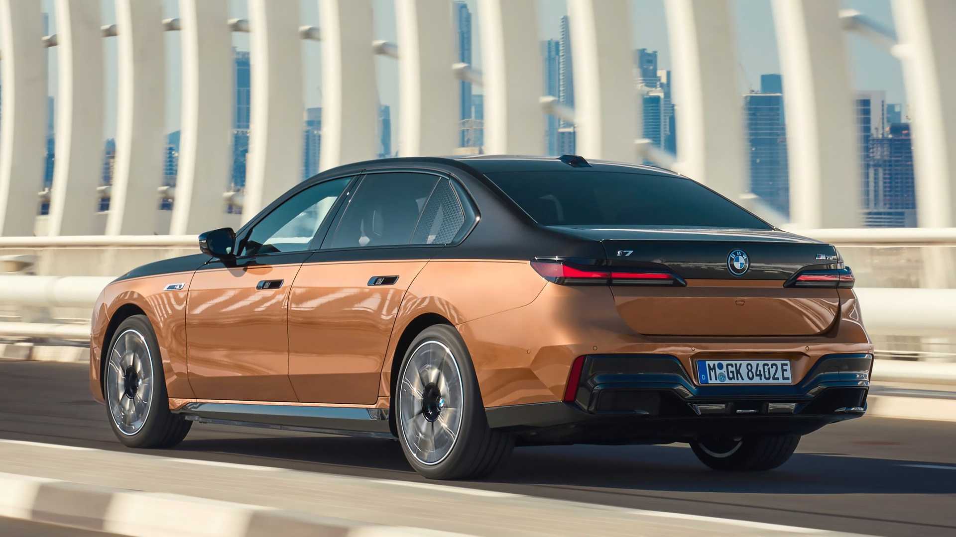 بي ام دبليو i7 M70 xDrive