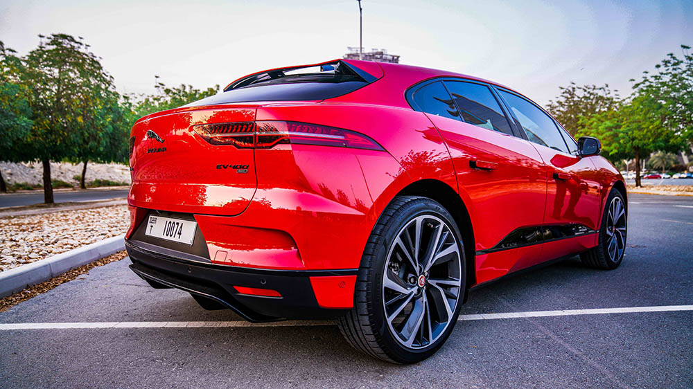 تجربة قيادة جاكوار اي بيس