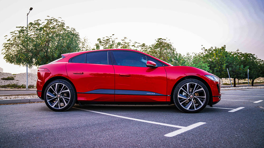 تجربة قيادة جاكوار اي بيس